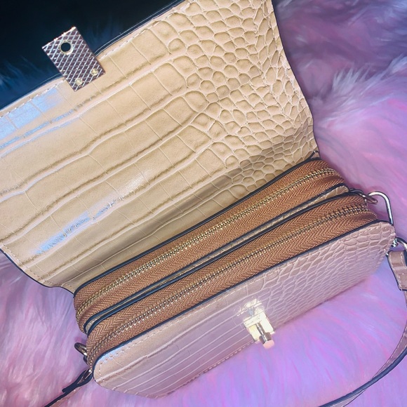 Cute Shoulder bag 🌟⭐️ - Picture 4 of 9